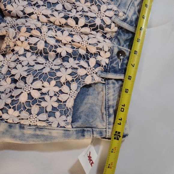 Roxy High Waist Floral Crochet Lace Acid Wash Denim Jean Shorts Size 00 - Picture 7 of 9